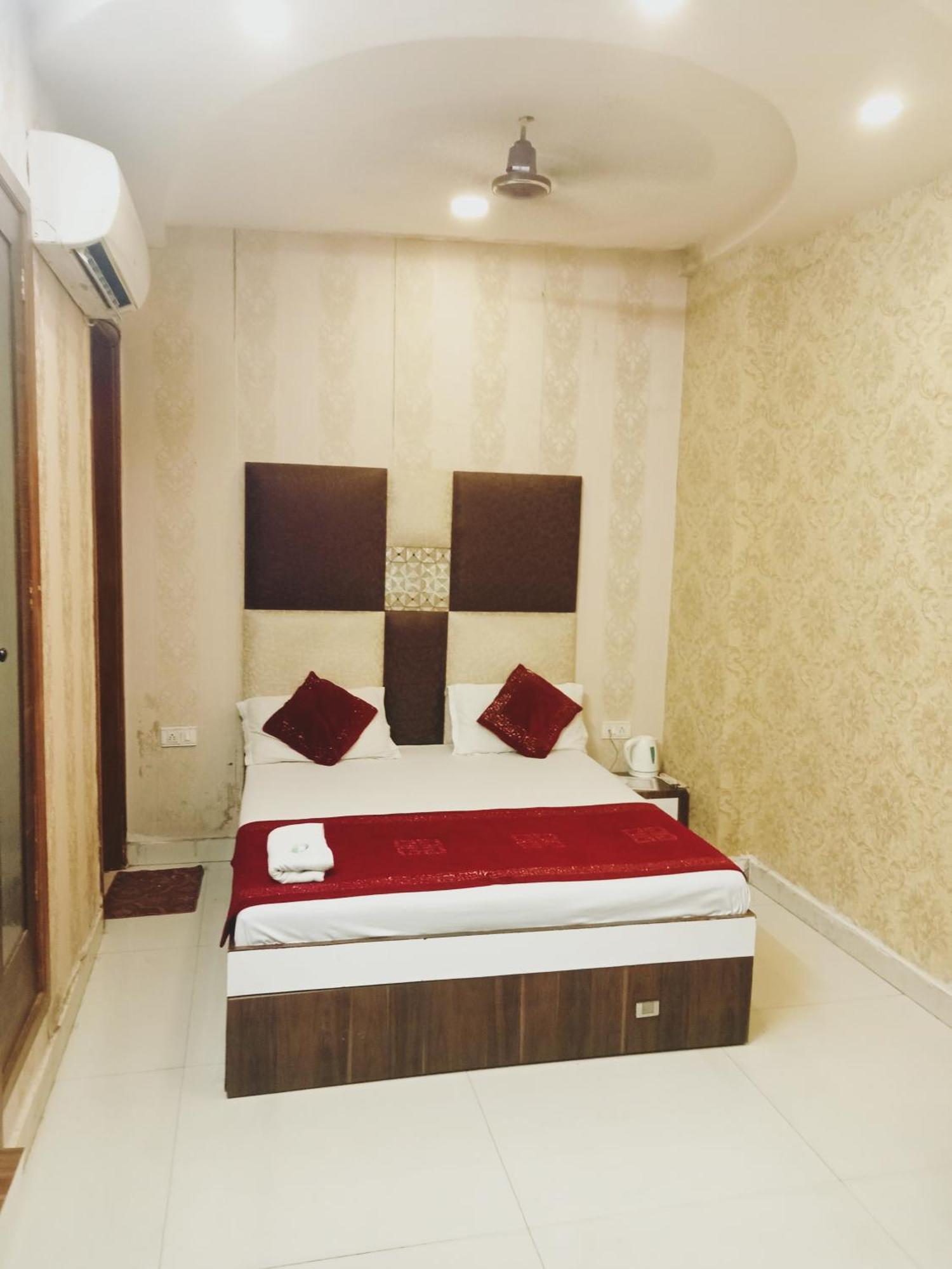 Hotel Robin Inn Амритсар Стая снимка